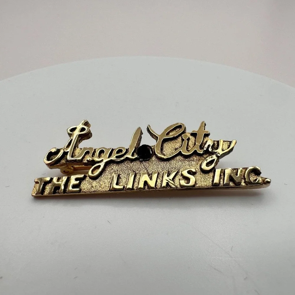 Vintage Y2K 90s Gold Tone Angel City The‎ Links Inc Brooch Pin Women's Jewelry